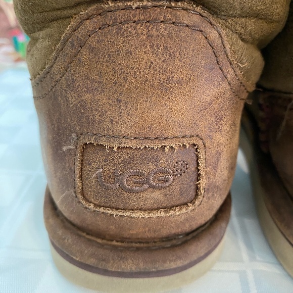 UGGS Women's Short Ankle Distressed Look Boots, Brown, 7-  7 1/2 - Picture 8 of 11